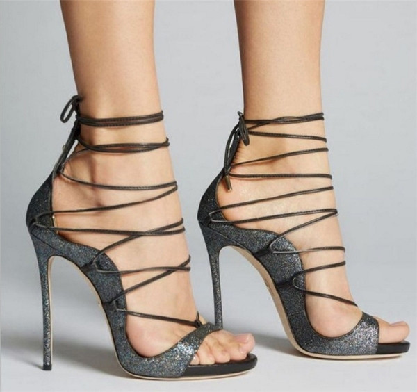 Μοντέρνα και κομψά ψηλοτάκουνα σανδάλια με δεσμούς