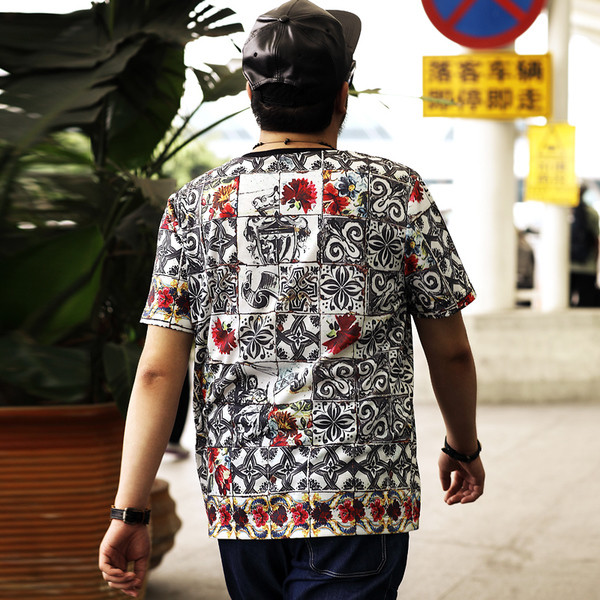 Nyári férfi póló széles modell mintával