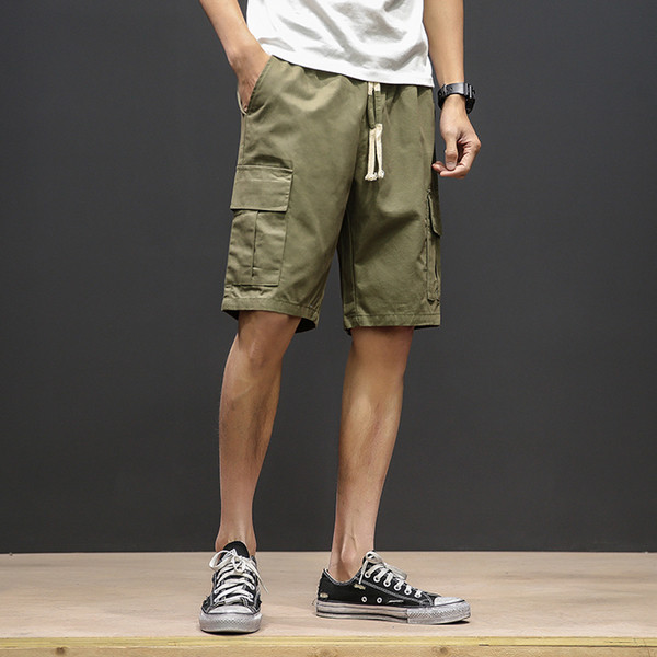 Pantaloni scurți pentru bărbați în mai multe culori cu cusături laterale mari