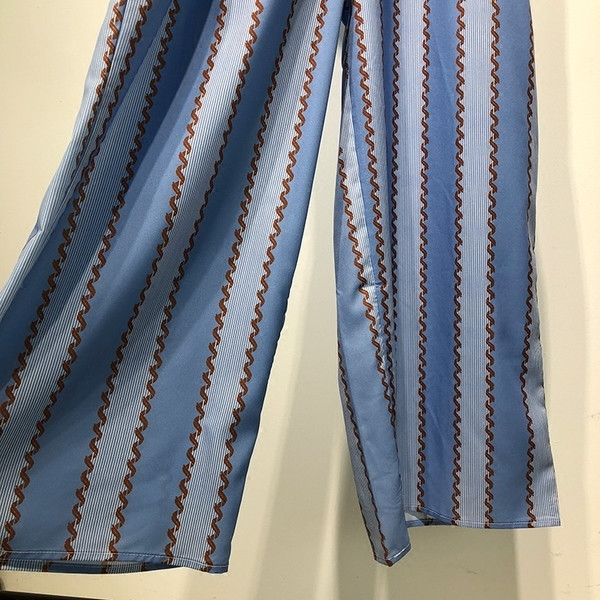 Modern nyári női hosszú jumpsuit rövid ujjú kék színben, mintával