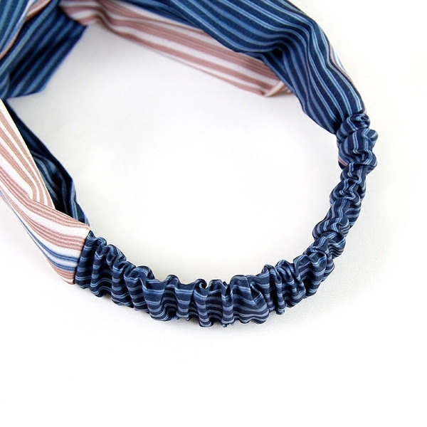 Stílusos női hajgumi két csíkos színben