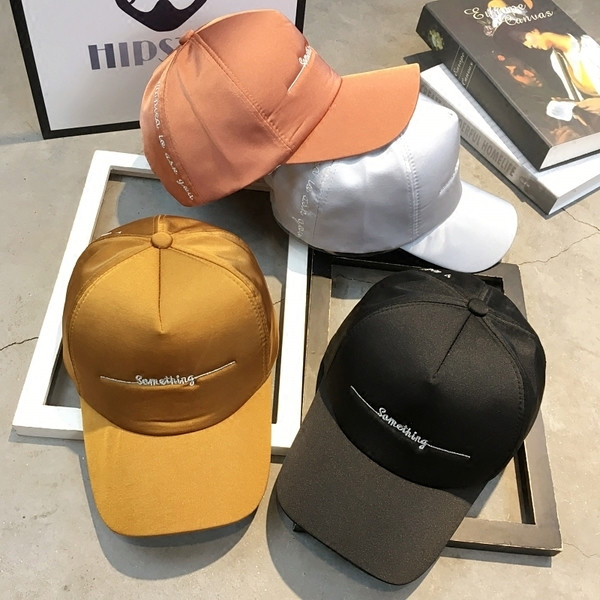 Stílusos női sapka sok színben felirattal