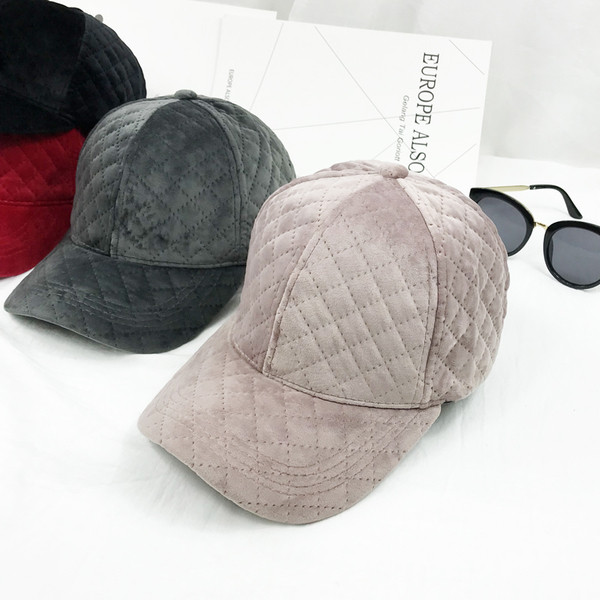 Mindennapi női sapka napellenzővel, négy színben