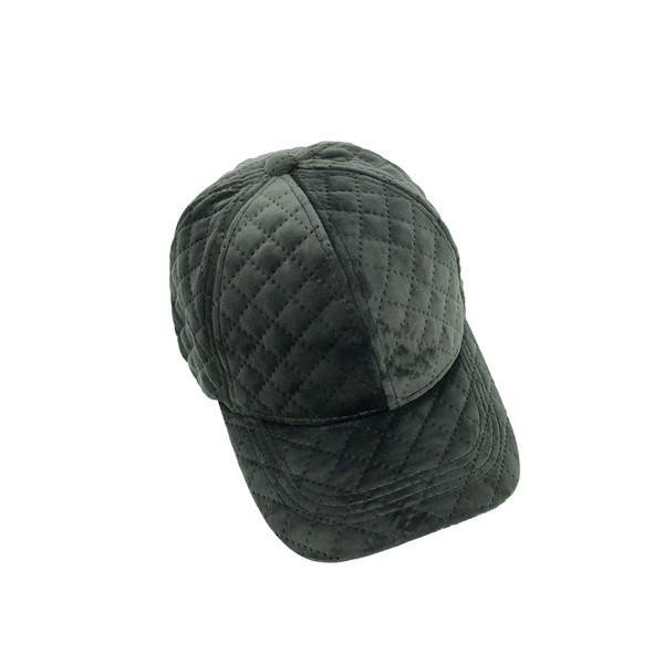 Mindennapi női sapka napellenzővel, négy színben