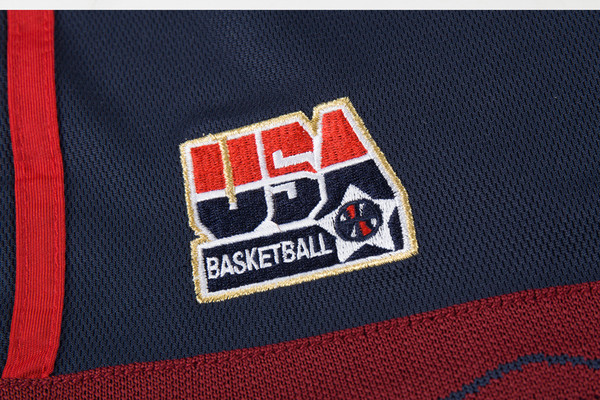 Pantaloni scurți sport și casual pentru bărbați în mai multe culori cu broderie