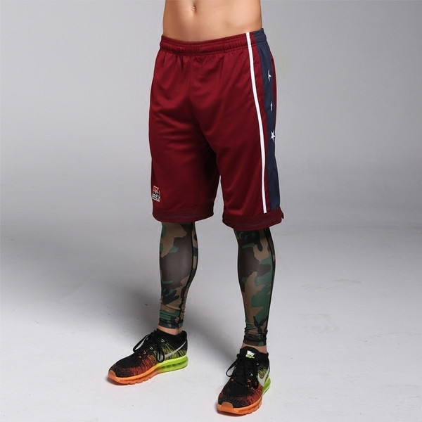 Pantaloni scurți sport și casual pentru bărbați în mai multe culori cu broderie