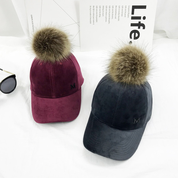 Modern női sapka négy színben, levehető pehelytal