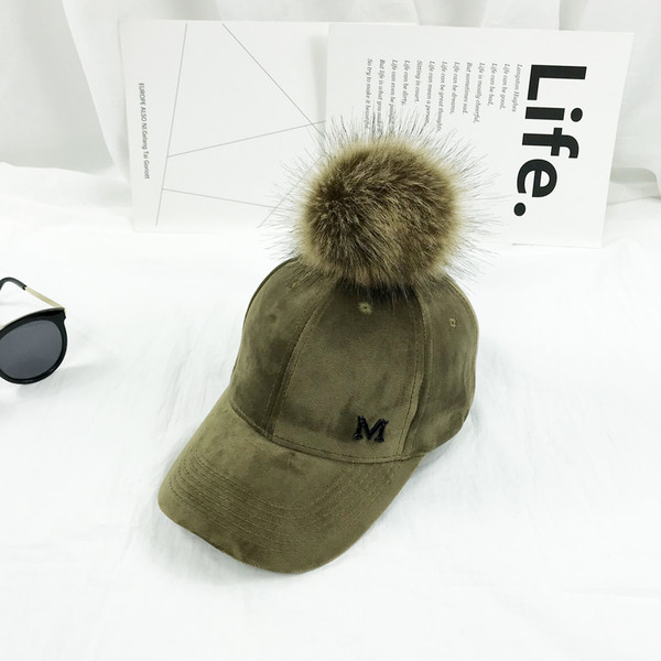 Modern női sapka négy színben, levehető pehelytal