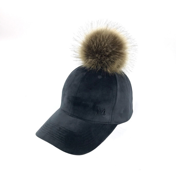 Modern női sapka négy színben, levehető pehelytal