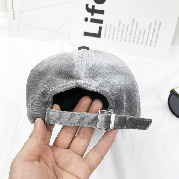 Γυναικείο καπέλο βελούδουσε τέσσερα χρώματα