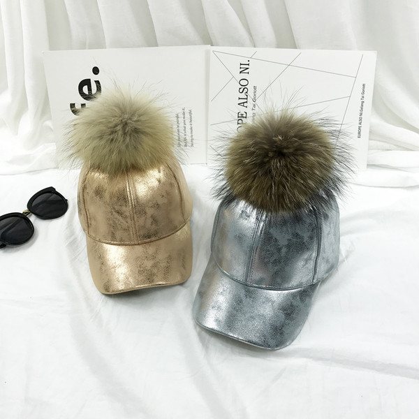 Palarie eleganta de dama cu vizor in trei culori cu puf