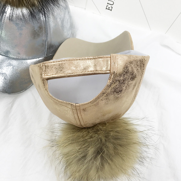 Palarie eleganta de dama cu vizor in trei culori cu puf