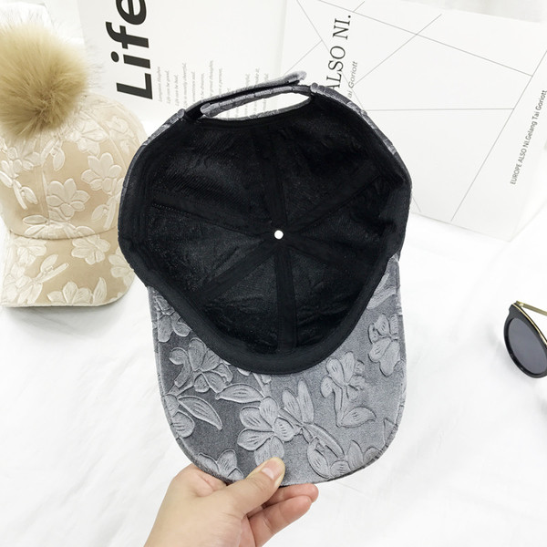 Női sapka négy színben pehelytal