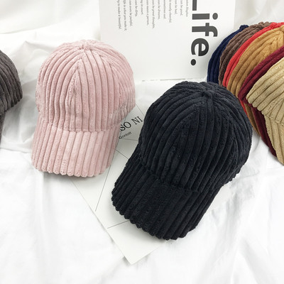 Семпла дамска шапка от рипсено кадифе в различни цветове
