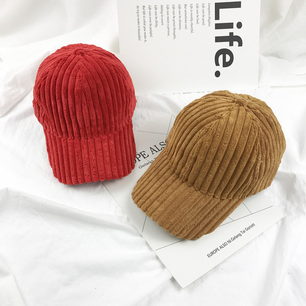 Απλό γυναικείο καπέλο από βελούδο σε διάφορα χρώματα