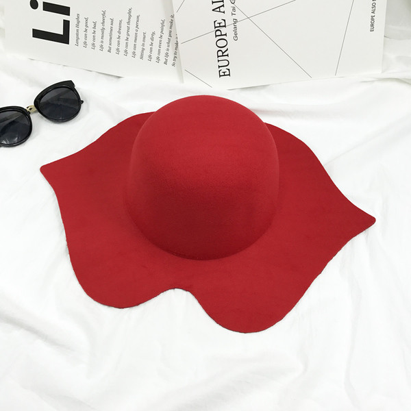 Pălărie elegantă pentru femei în trei culori