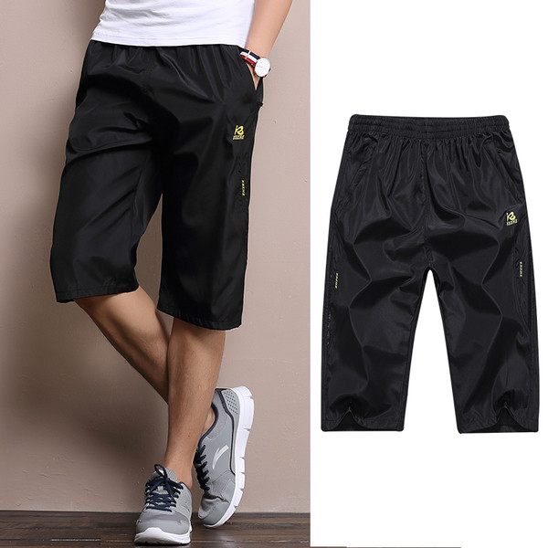 Férfi nyári rövidnadrág többféle modellben, hímzéssel