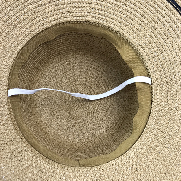 Női szalmakalap szalaggal, strandolásra alkalmas