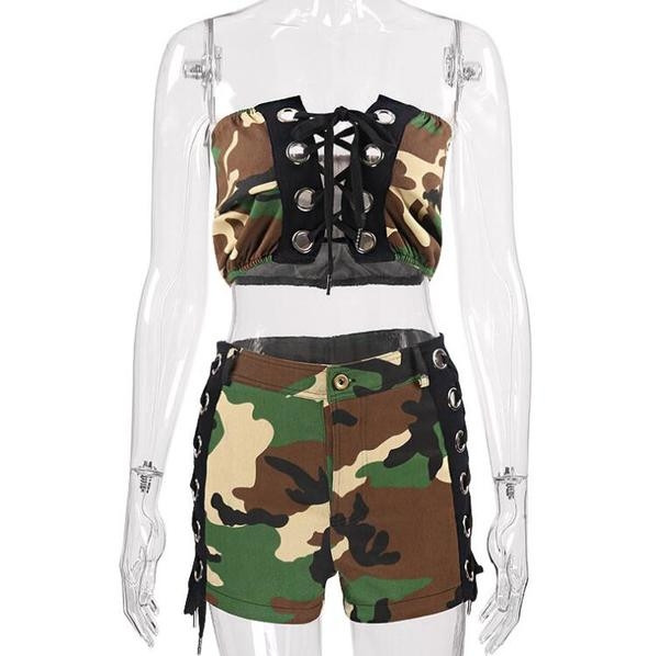 Sportos-elegáns nyári női terepszínű szett nyakkendővel