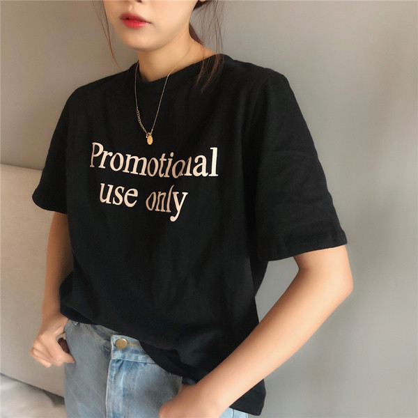 Κομψή γυναικεία μπλούζα με άσπρο και μαύρο χρώμα