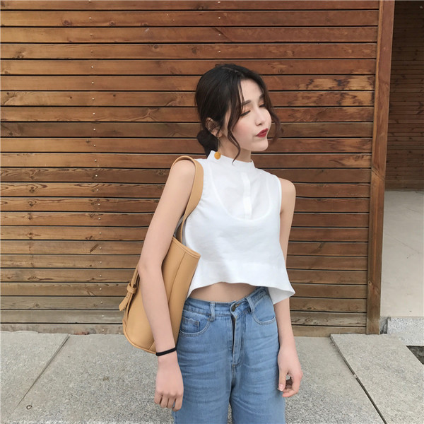 Stílusos női felső O-alakú gallérral, két színben