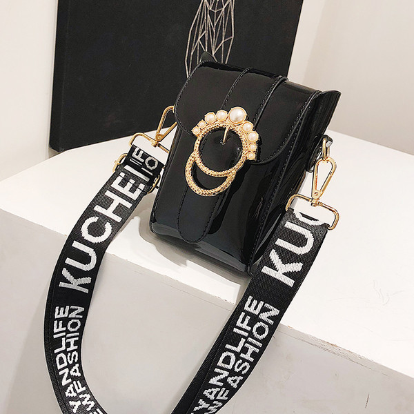 Sportosan elegáns női mini táska téglalap alakú, széles pántokkal