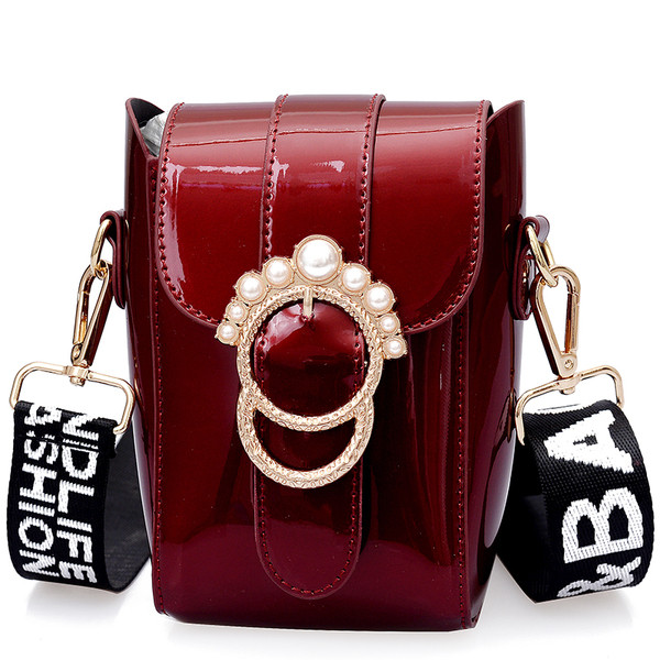 Sportosan elegáns női mini táska téglalap alakú, széles pántokkal