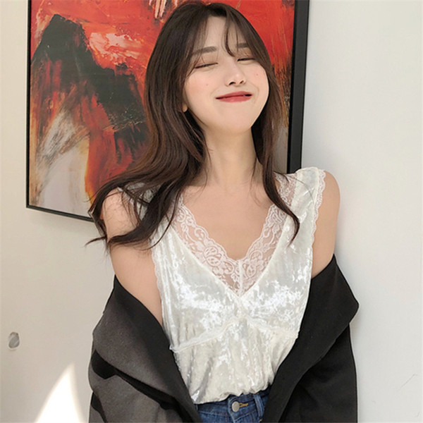 Stílusos női bársony felső, csipke V-nyakkal