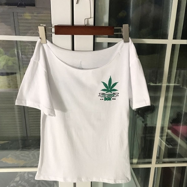 Alkalmi női póló fehér rátéttel