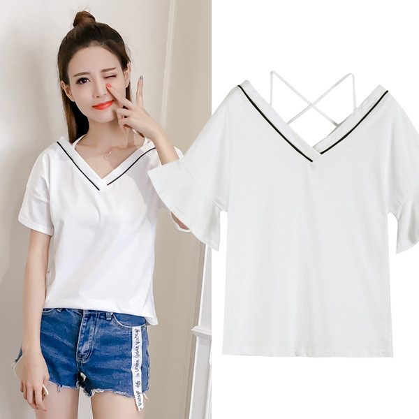 Alkalmi női blúz rövid ujjal, fehér és fekete V-nyakkal