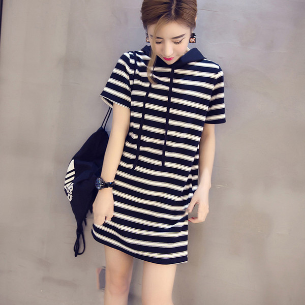 Sport - alkalmi női ruha rövid ujjú, csíkos kapucnival, három színben