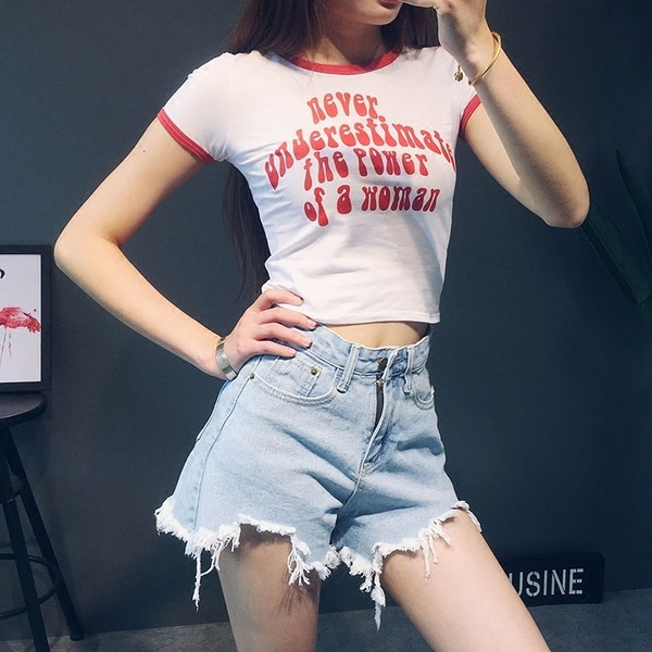 Alkalmi női rövid póló felirattal - többféle modell