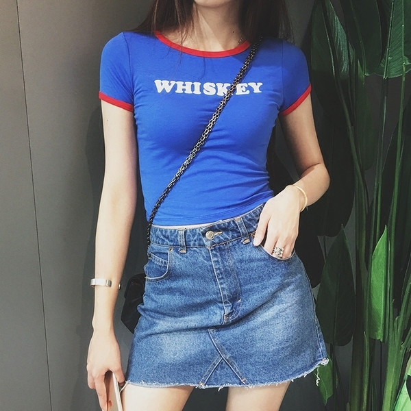 Alkalmi női rövid póló felirattal - többféle modell