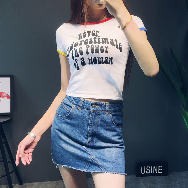 Alkalmi női rövid póló felirattal - többféle modell