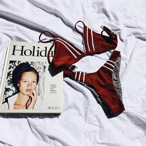 Stílusos kétrészes fürdőruha két színben