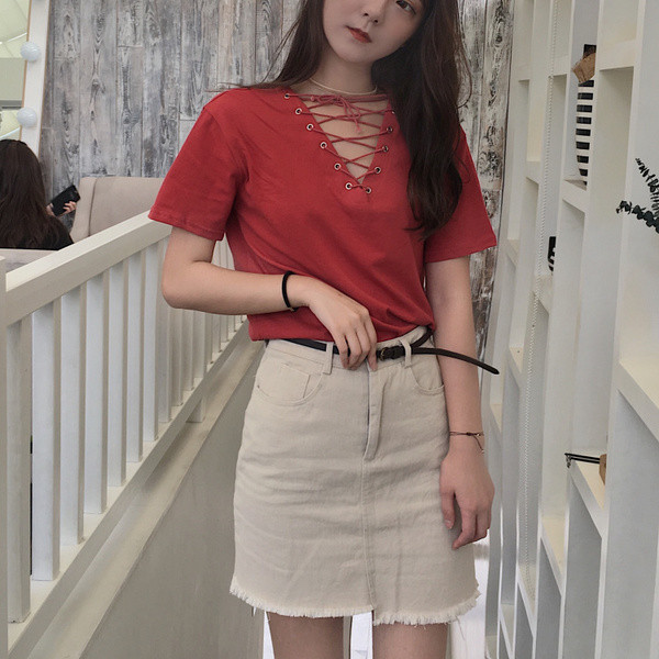 Stílusos női blúz rövid ujjal, V-nyakú, keresztkötéses - többféle színben