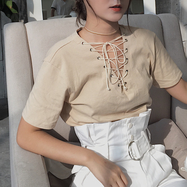 Stílusos női blúz rövid ujjal, V-nyakú, keresztkötéses - többféle színben