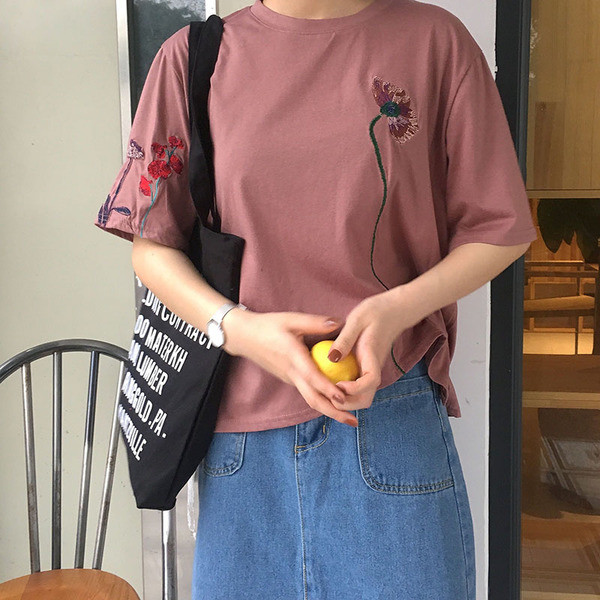 Stílusos női blúz 3/4 ujjal, hímzéssel