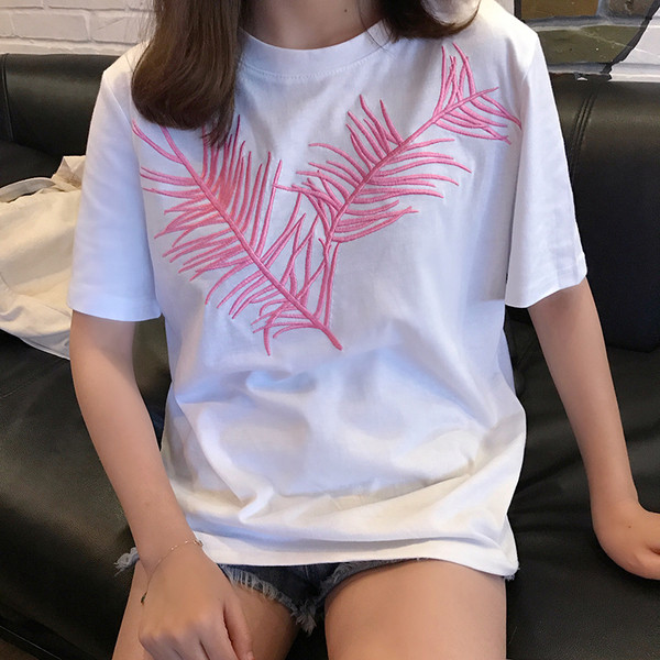 Stílusos női blúz 3/4 ujjal, két színben hímzéssel