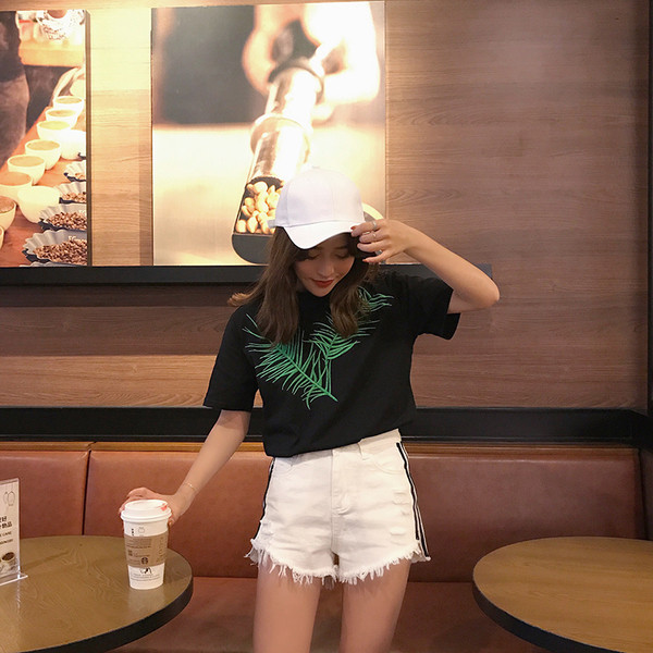 Stílusos női blúz 3/4 ujjal, két színben hímzéssel