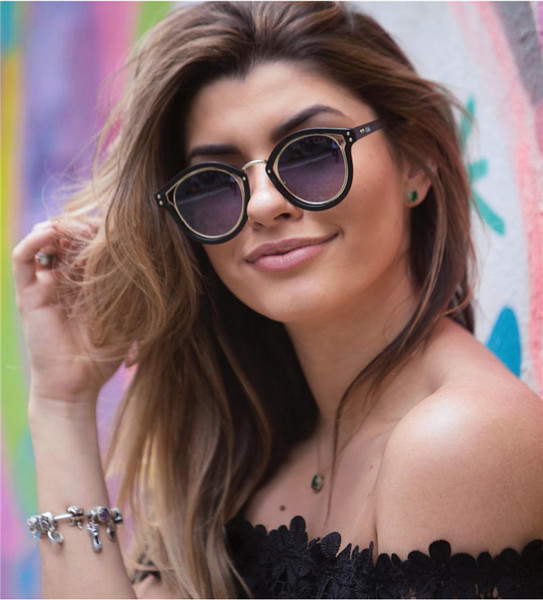 Modern női szemüveg műanyag kerettel