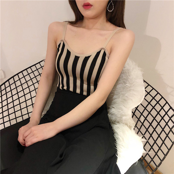 Stílusos női csíkos felső