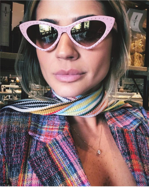 Modern, nem szabványos adminisztratív szemüveg műanyag kerettel, több színben