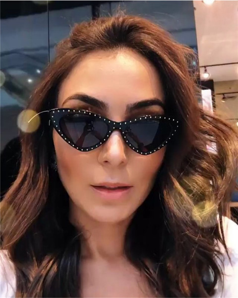 Modern, nem szabványos adminisztratív szemüveg műanyag kerettel, több színben