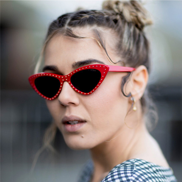 Modern, nem szabványos adminisztratív szemüveg műanyag kerettel, több színben