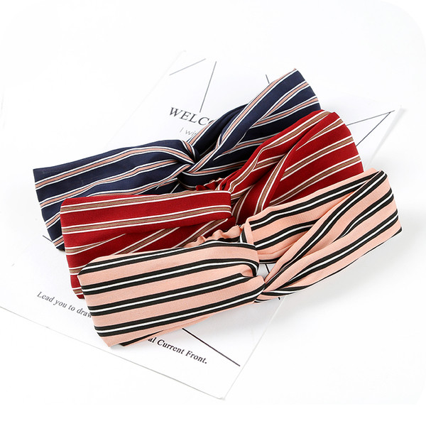 Női hajgumi különböző színekben és mintákkal