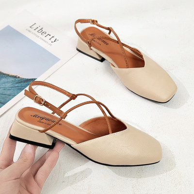 Női szandál zárt modell alacsony vastag sarokkal, három színben