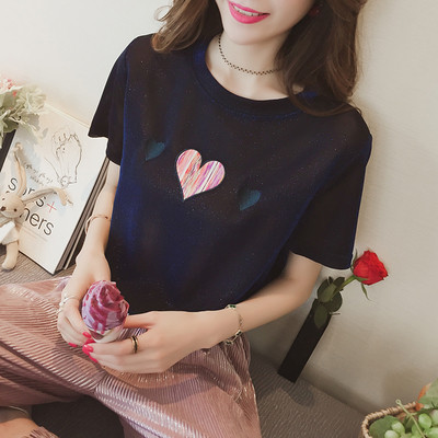 Fényes női póló szívvel