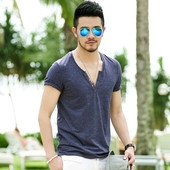 Férfi alkalmi póló több színben V-nyakú gombokkal