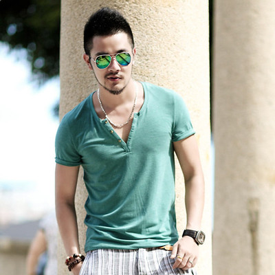 Férfi alkalmi póló több színben V-nyakú gombokkal